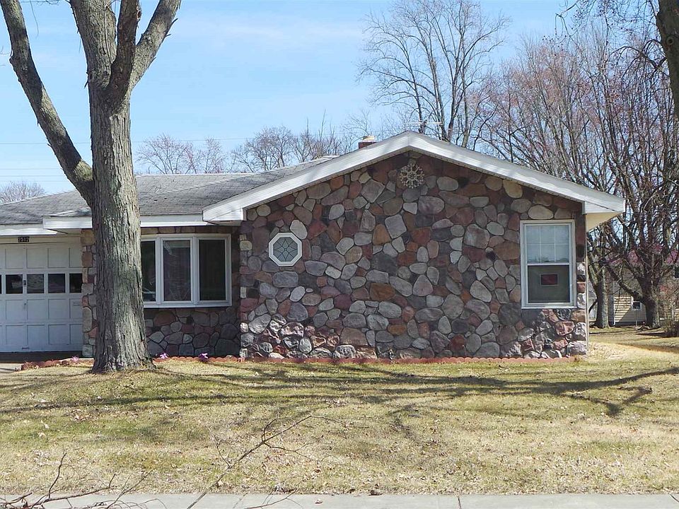 1st image of 2512 Monger Ave