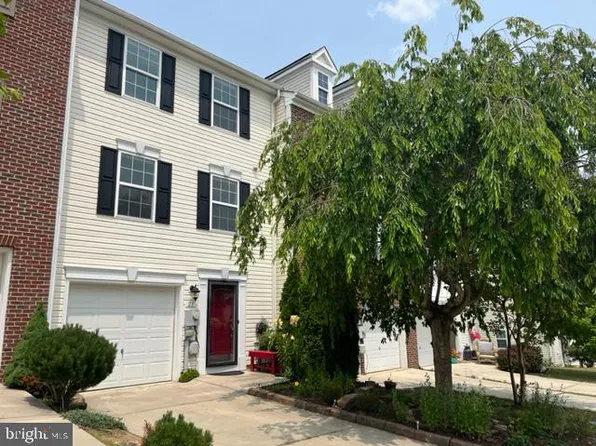 21 Council Ct, Falling Waters, WV 25419