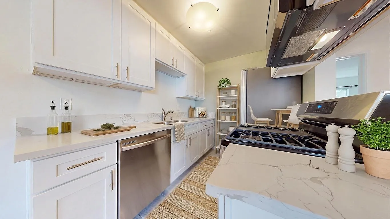 1 bed, 575 sqft, $2,390 — Photo 1