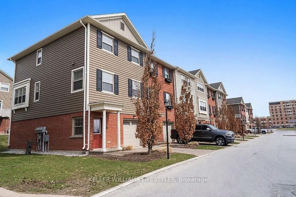 3 bed, $2,500 — Photo 1