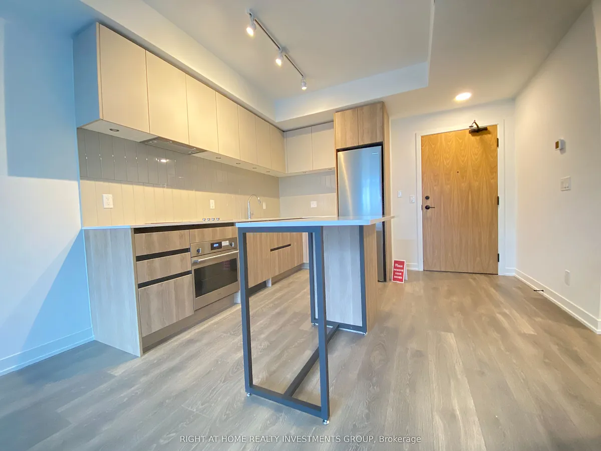 Building Photo - 7950 Bathurst St #427