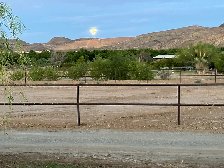 1911 Trails End Rd — Photo 1