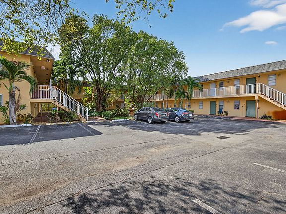2nd image of 4071 N Dixie Hwy APT 27