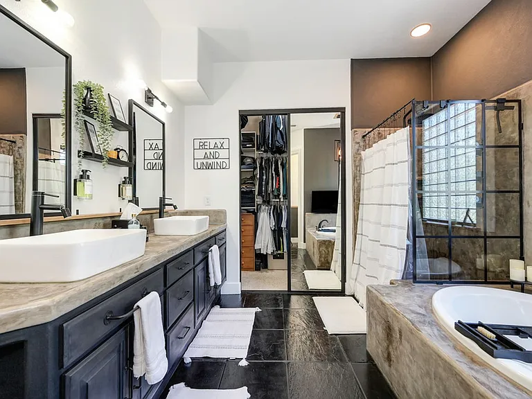 7029 Pembroke Way — Photo 42