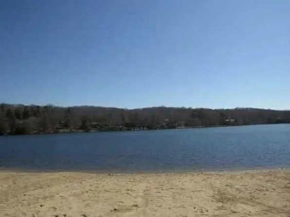 49 Mohawk Trl, Guilford, CT 06437