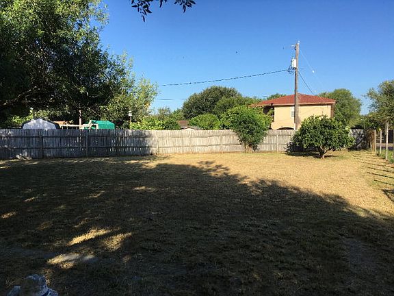 2nd image of 801 Palmetto Dr