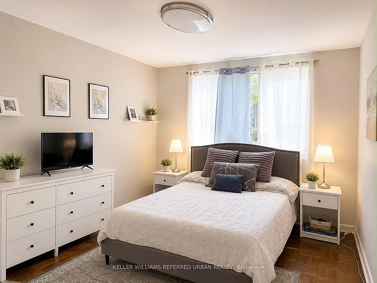 17 Meadowbrook Rd #4 — Photo 2