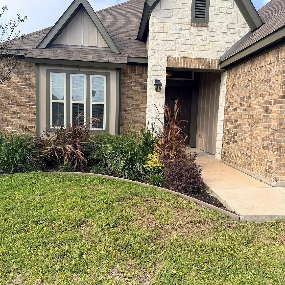 3 bed, 2.0 bath, 1661 sqft, $2,200 — Photo 2