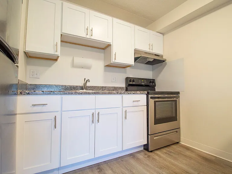 Oxford Park Towers of Berkley Senior Community — Photo 23