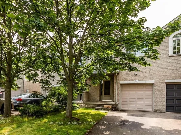 74 Foxborough Dr, Hamilton, ON L9G 4Y8