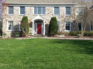 9 Spruce Dr, Holland, PA
