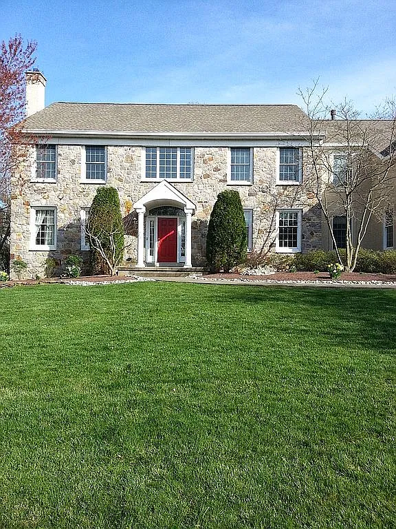9 Spruce Dr photo 1