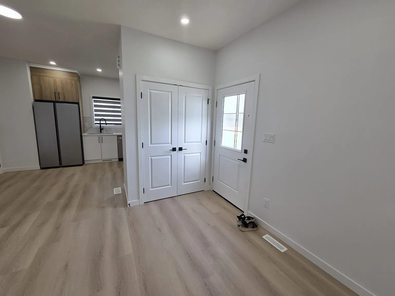 Main 1 — Photo 2