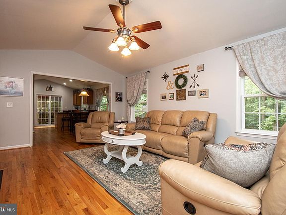 3rd image of 188 Beech Nut Dr