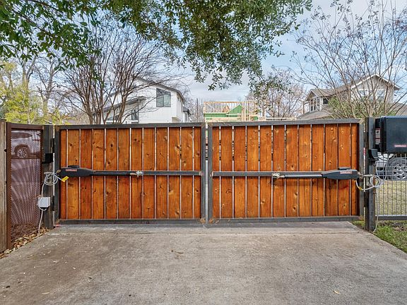 4th image of 2213 Canterbury St