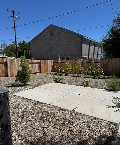 L St — Photo 2