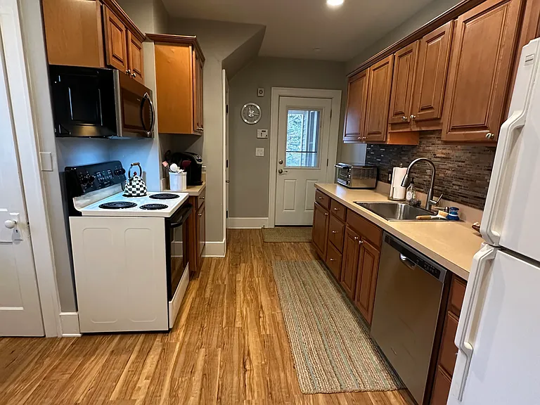 406 E 6th St #1 — Photo 5