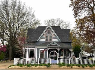 1103 Clark St, Charles City, IA 50616