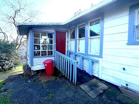 3rd image of 110 Driftwood Ave
