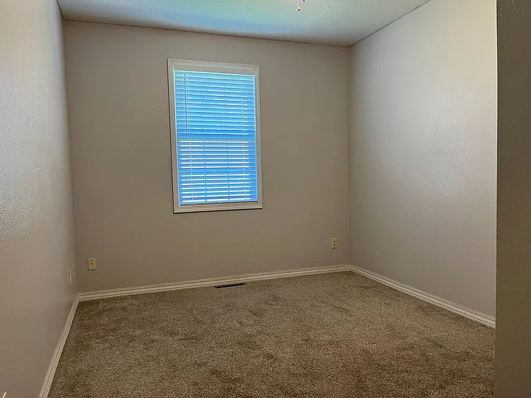630 N Sunset Ave — Photo 23