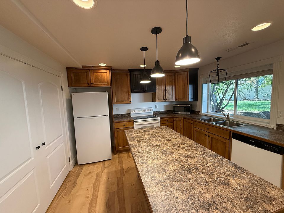 Kitchen with oven, dishwasher, fridge, garbage disposal, and microwave if needed. windows give view of backyard