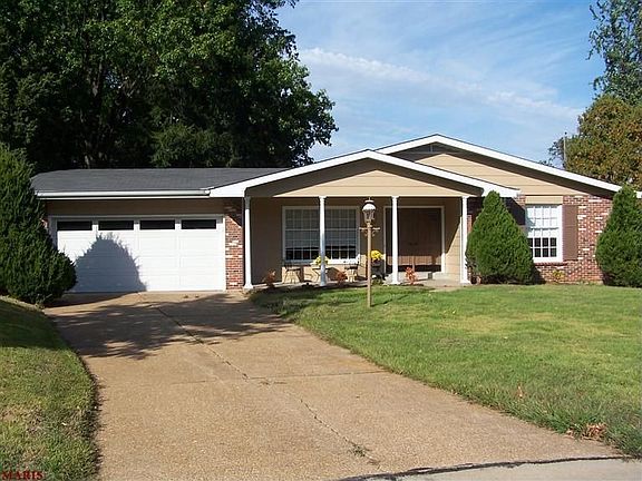 2nd image of 3925 Manorwood Dr