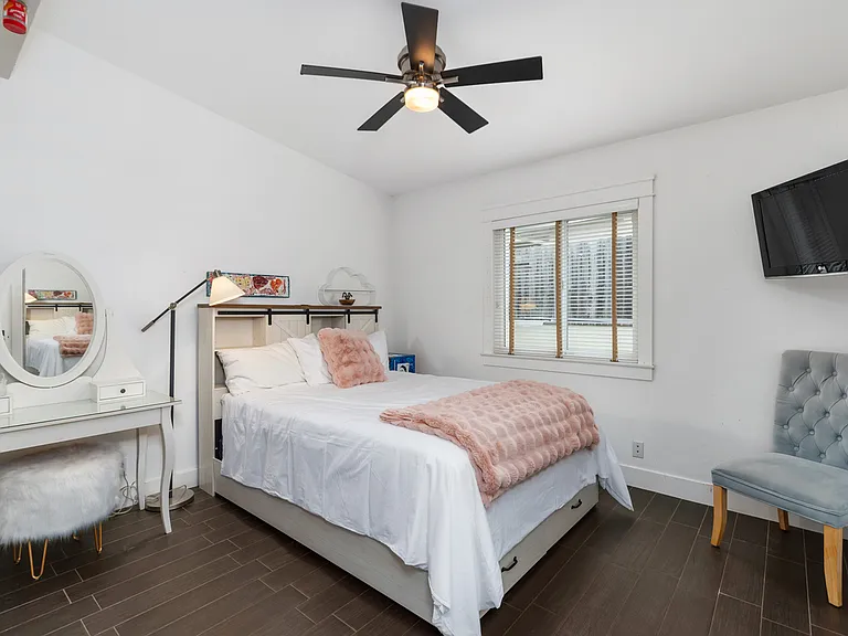 142 W Avenida Cadiz — Photo 24