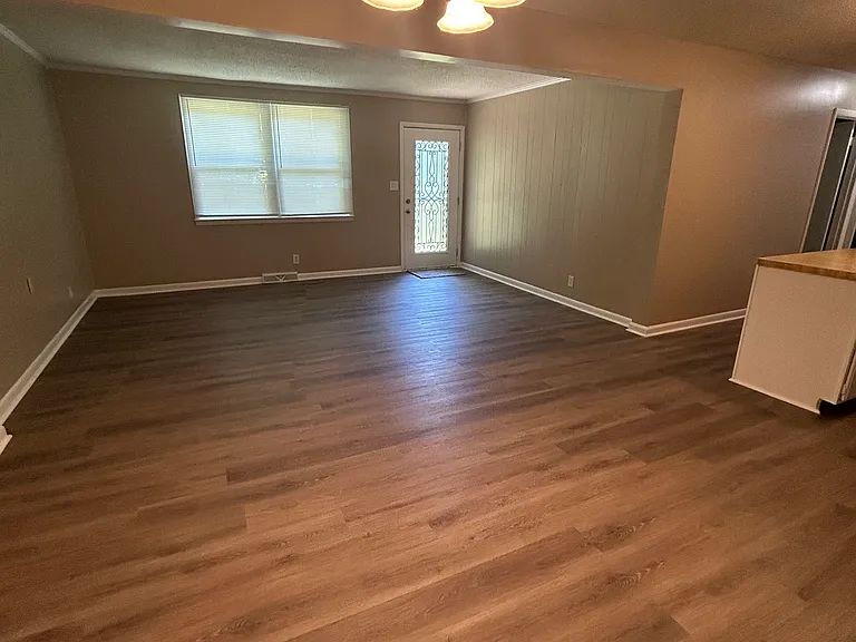 208 Dana Ct — Photo 3