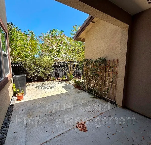 490 Palisade Dr — Photo 21