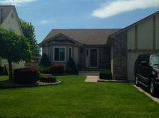 36691 Maplewood Dr, Sterling Heights, MI