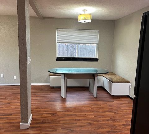 3rd image of 922 W Ridgecrest Way