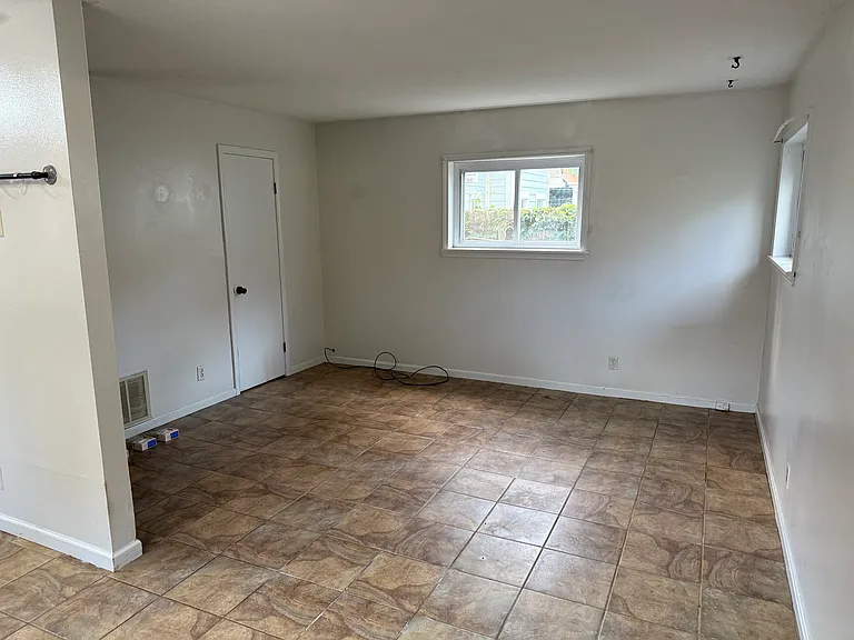 2044 Midland Ave #3 — Photo 5