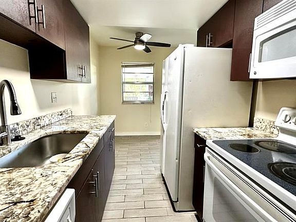 5th image of 202 Lucerne Ave APT 10