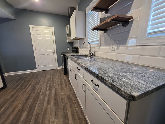 4th image of 297 Johnson St