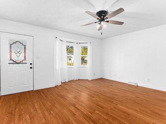 4th image of 1406 E Valley Shore Dr
