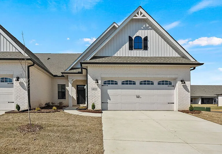 411 Raleigh Elm Dr SW — Photo 2