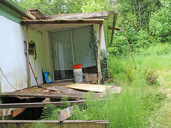 5th image of 451 SE Dawnview Dr