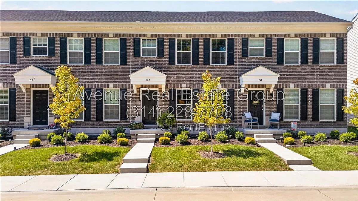 2 bed, 2.5 bath, 1448 sqft, $2,095 — Photo 1