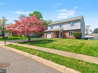4016 Washington Dr, Upper Chichester, PA 19061