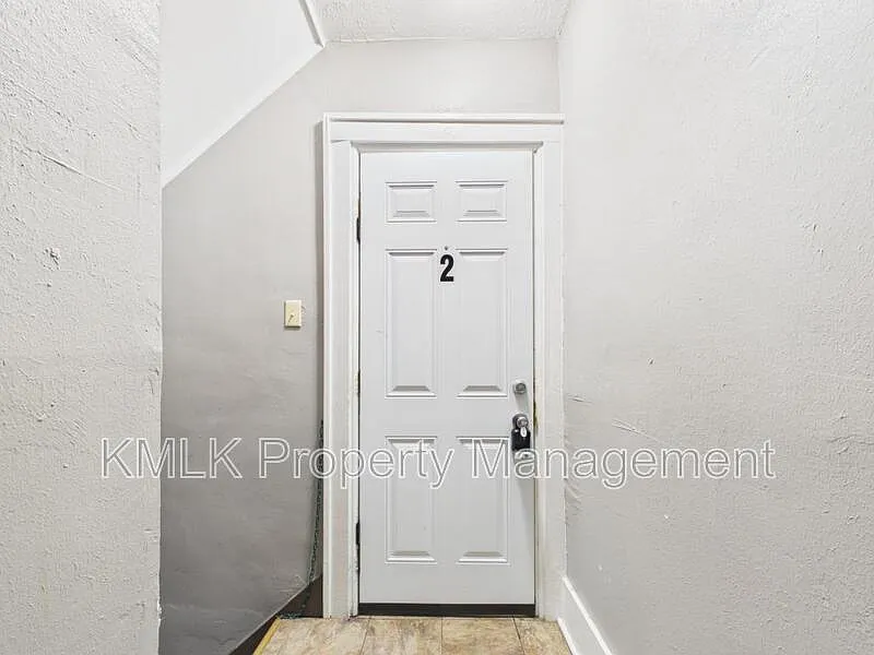 1 bed, 1.0 bath, 500 sqft, $795 — Photo 2