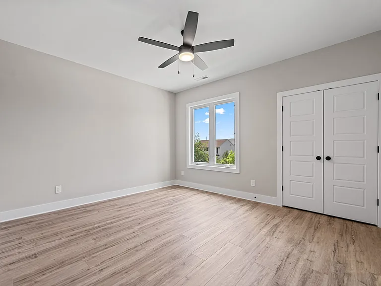 215 Summer Breeze Dr — Photo 34