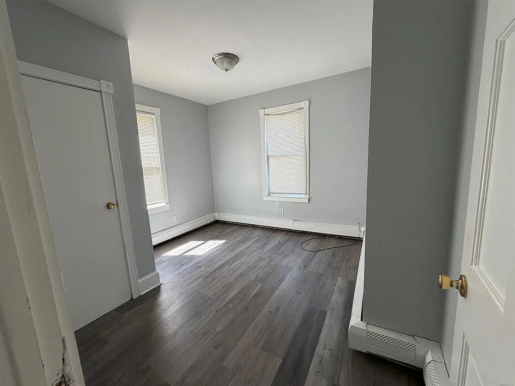 3 bed, 1000 sqft, $2,200 — Photo 4