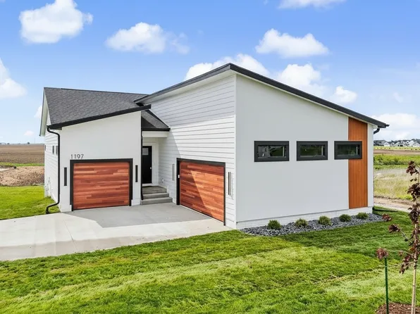 1197 NW Macarthur Ln, Waukee, IA 50263