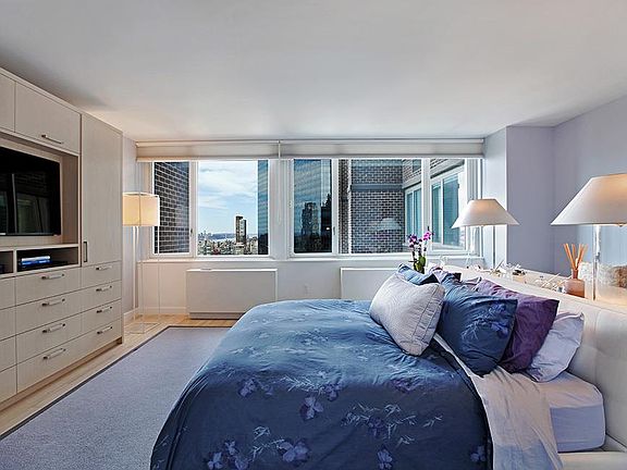 2nd image of 322 W 57th St APT 53D2
