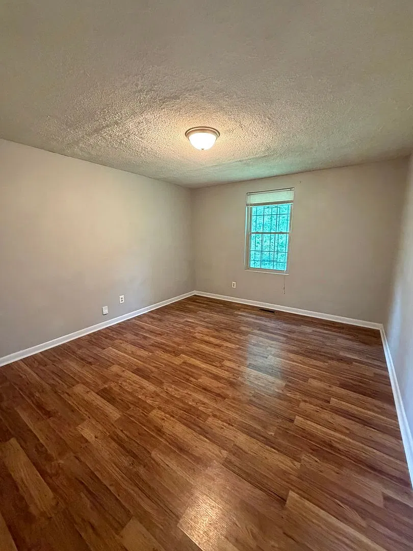 212 Jay Dr — Photo 4