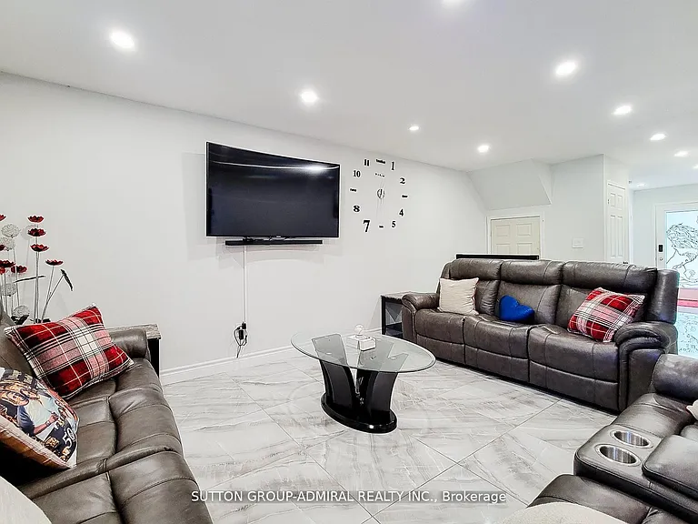 2 Royalwood Ct #52 — Photo 7