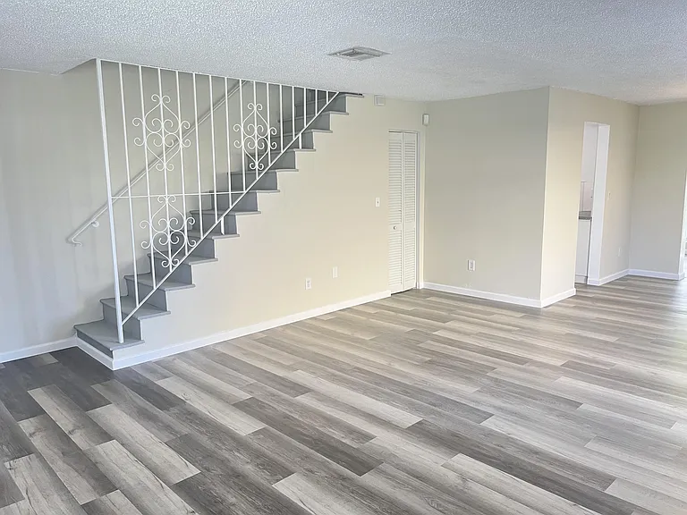 9503 SW 88th Ter #1 — Photo 3