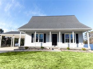 112 Hunterview Ct, Winston Salem, NC 27107
