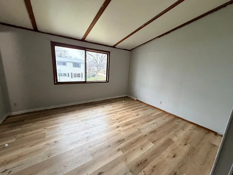 425 W 27th St — Photo 2