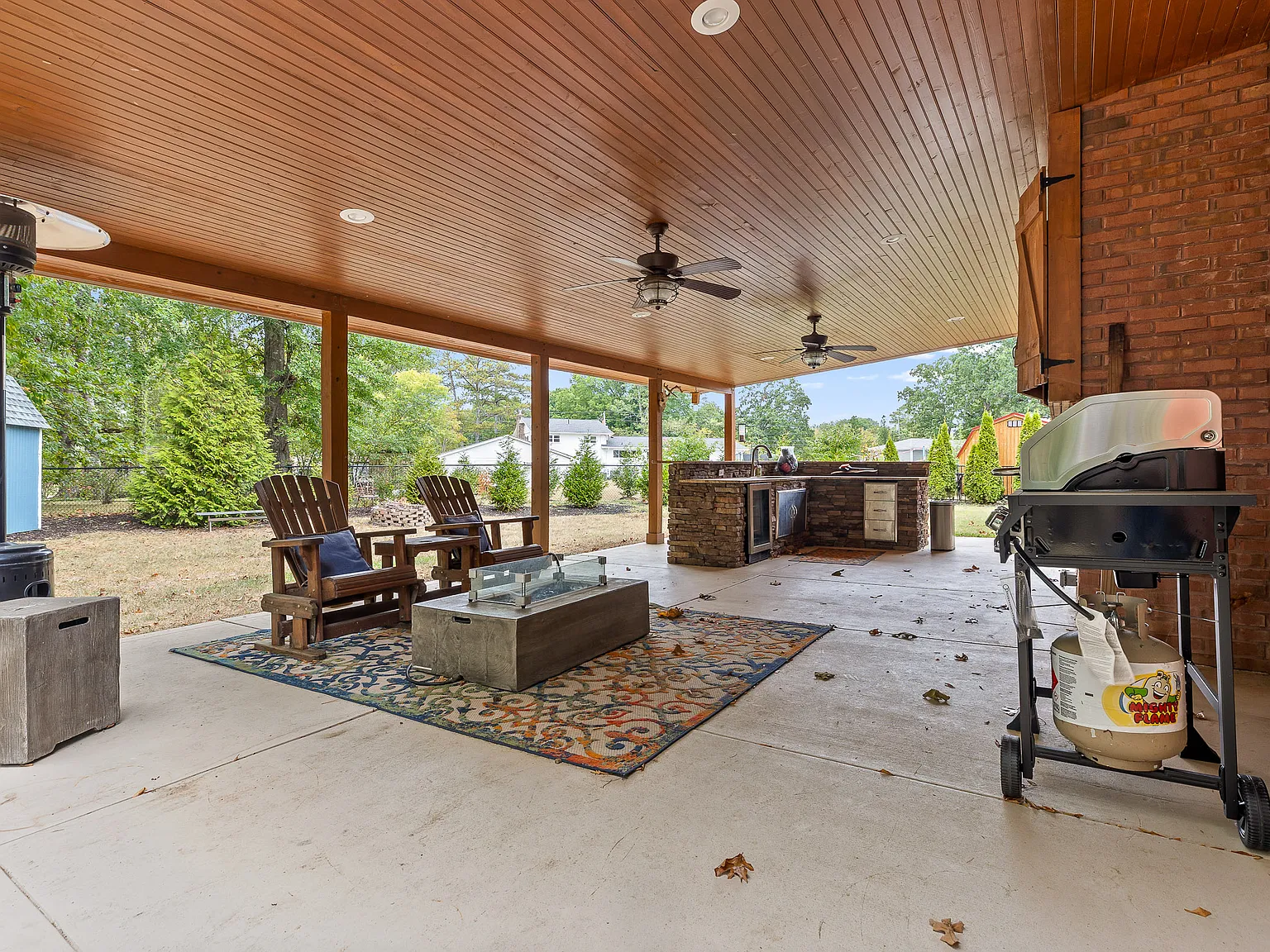 4 bed, 2.5 bath, 2186 sqft, $3,500 — Photo 2